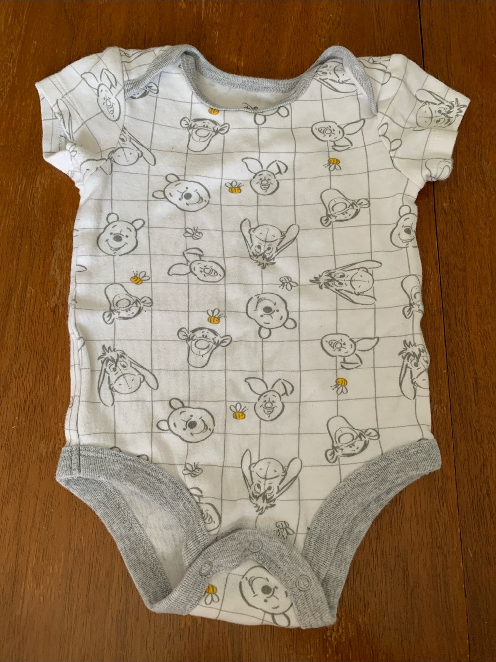🍓3/$10 Disney White & Gray Winnie the Pooh Grid Bodysuit with Yellow Bees